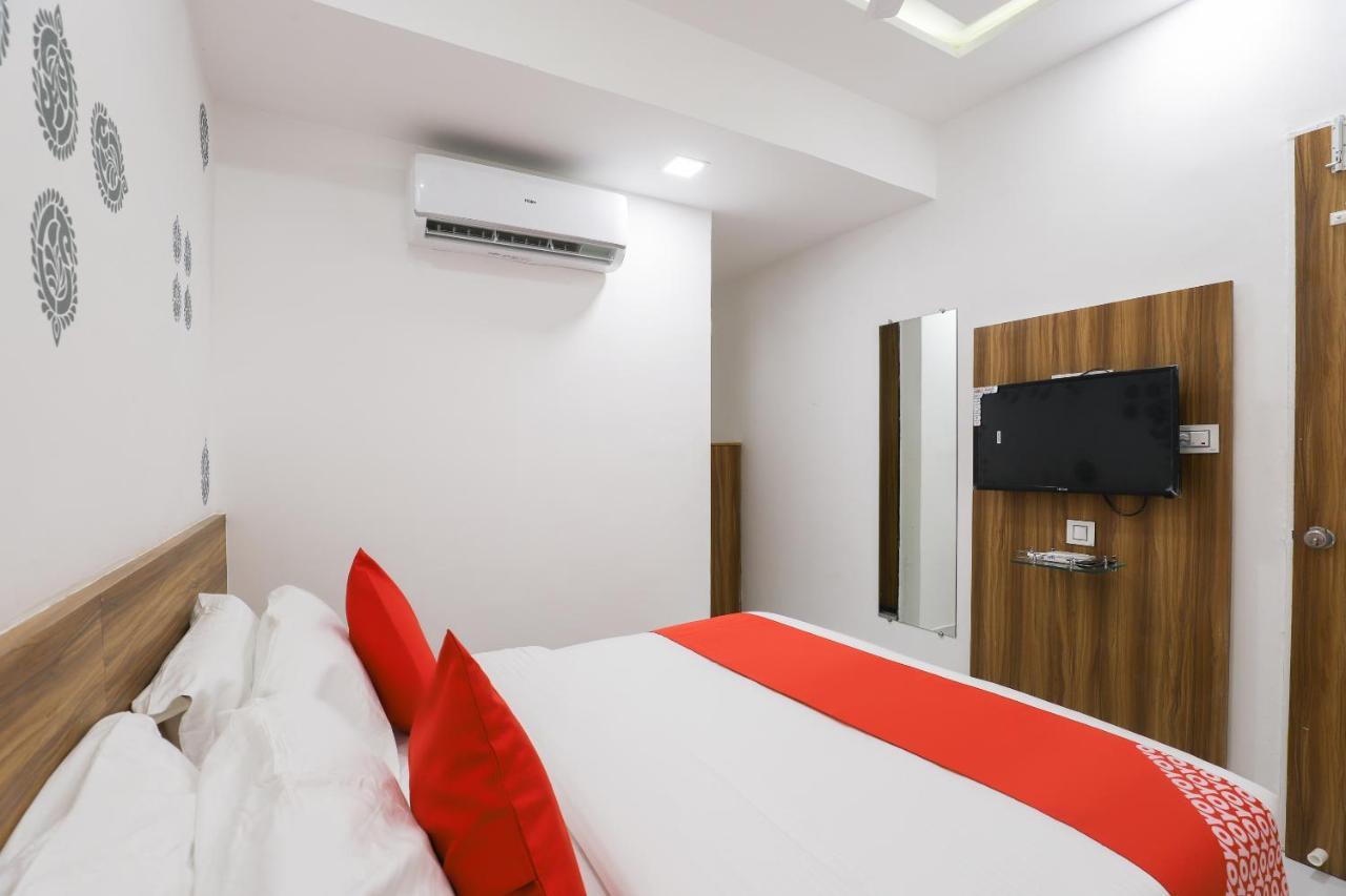 Oyo 49805 The Midway Sky Hotel Gandhinagar Exterior photo