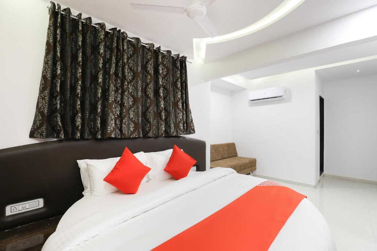 Oyo 49805 The Midway Sky Hotel Gandhinagar Exterior photo
