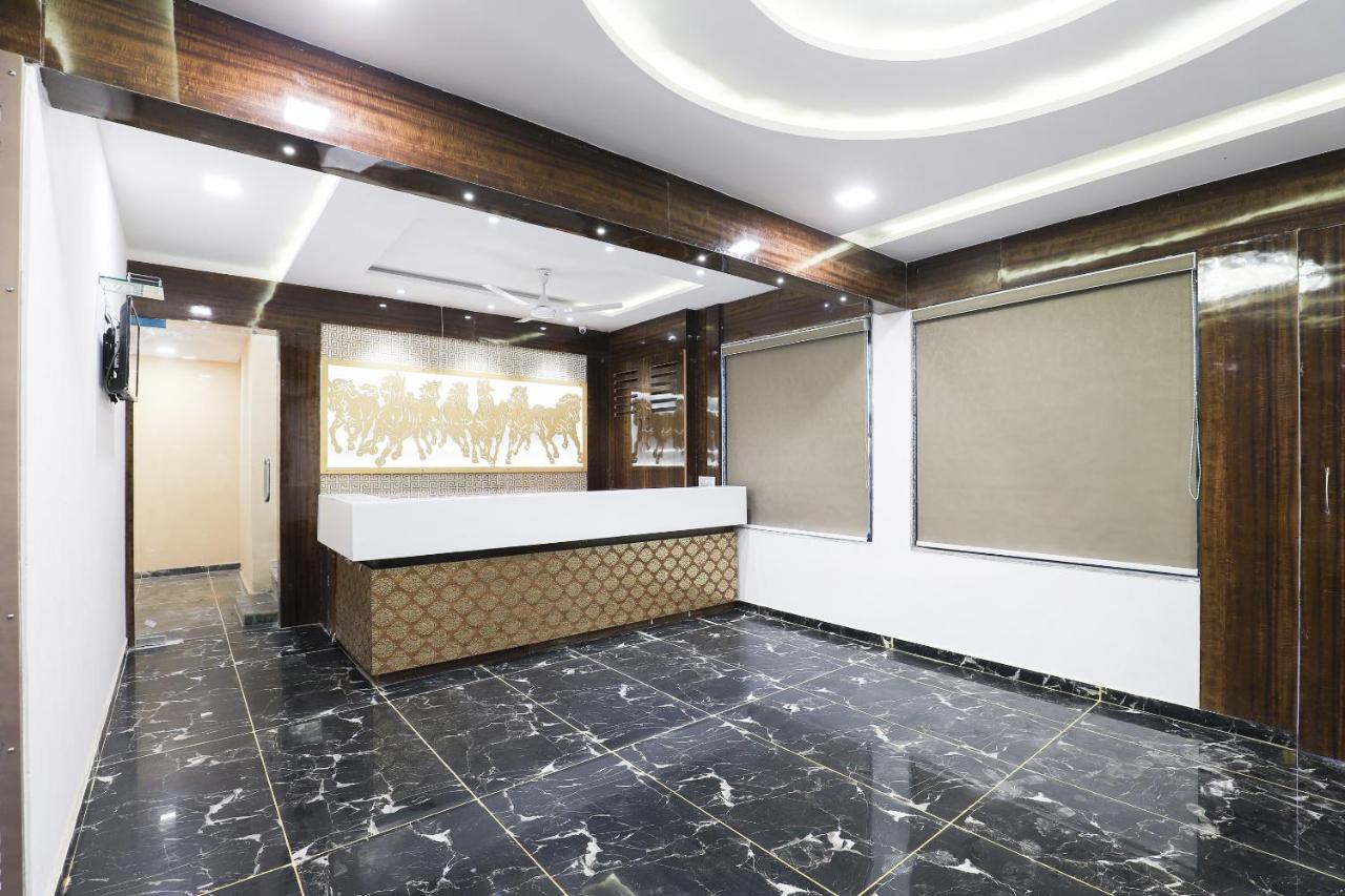 Oyo 49805 The Midway Sky Hotel Gandhinagar Exterior photo
